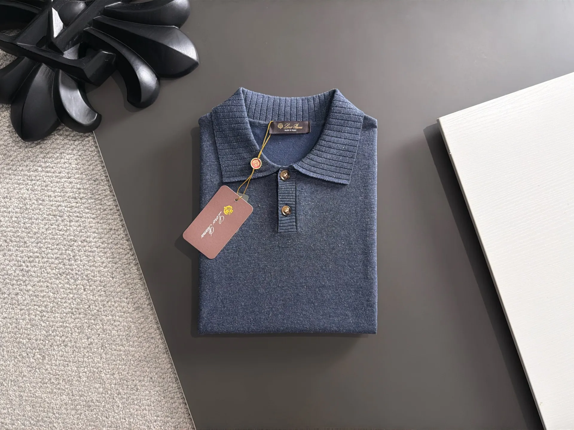 Next day shipment LP high quality Loro Piana 26ss New Arrival men's short-sleeved T-shirt Made of combed cotton yarn knitted cotton fabric, no pressure when entering and exiting the counter Exclusive control of raw materials It feels substantial when weighed, and the upper body is more textured than ordinary T-shirts. This texture can cope with the weather easily and is suitable for both hot and cold! Loose fit design, looks noble. The only correct version is available Size: M to XXXL